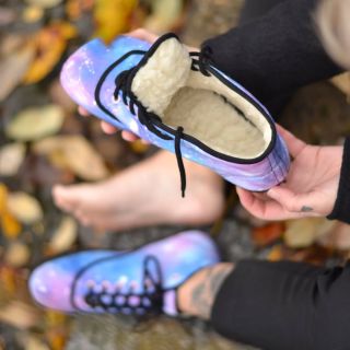 Dnes večer se na eshopu objeví vzorované kožíšky! Těšíš se? 💜